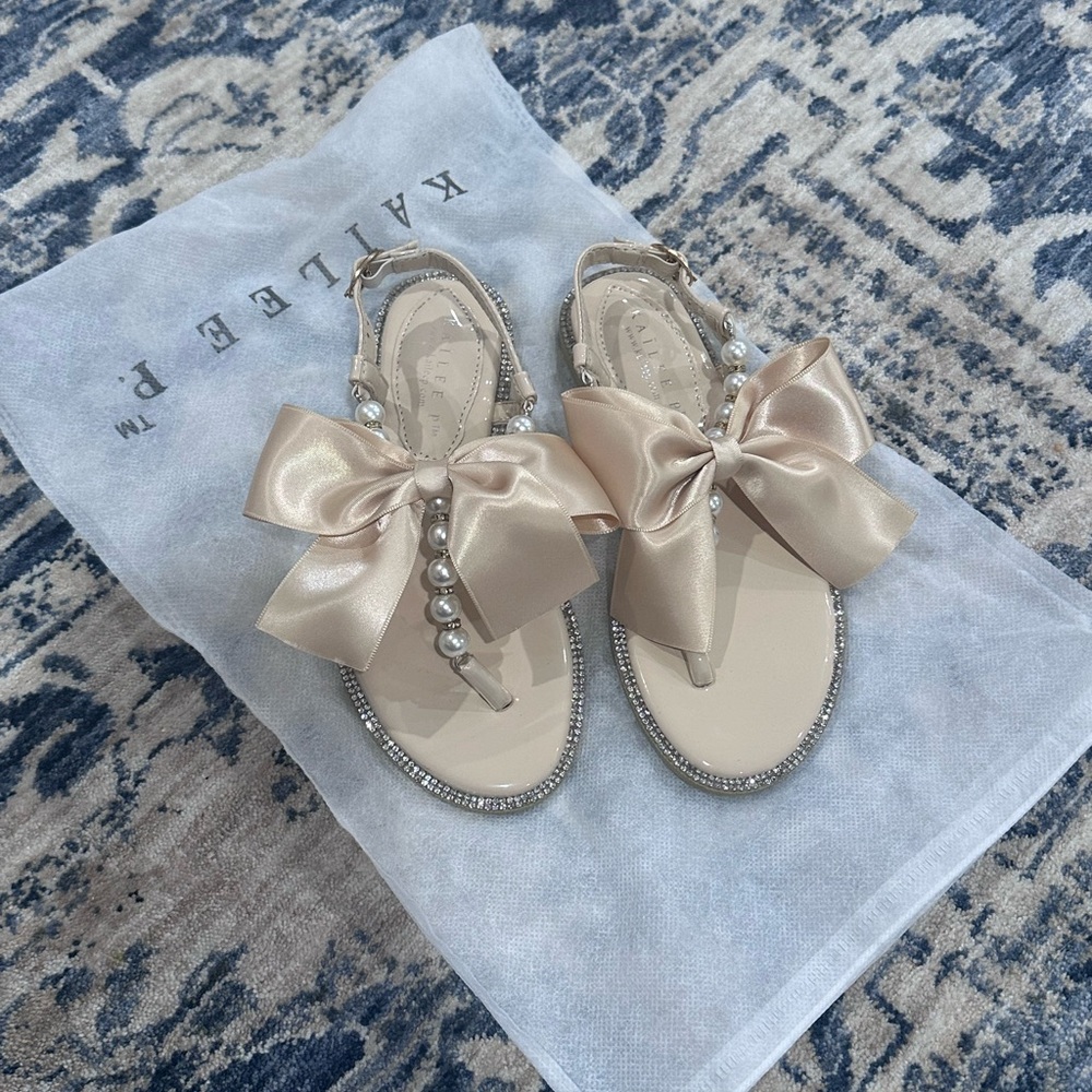 Kailee P little girls wedding/flower girl sandals. NEW, with original bag.